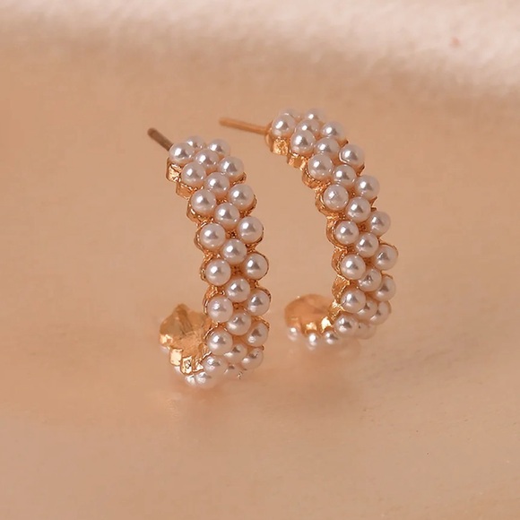 Target Round Pearl Hoop - Picture 7 of 9